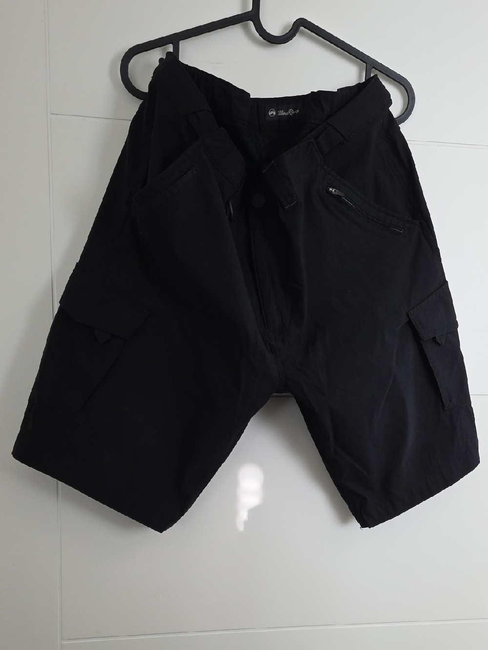 WindRiver Black Cargo Shorts Size 34